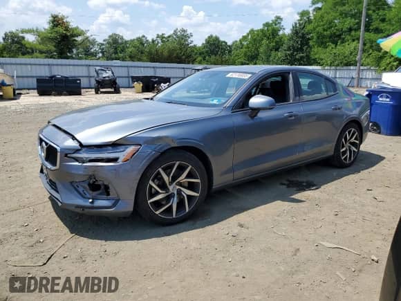 2020 Volvo S60 Momentum z VIN 7JR102FK2LG064613, wystawiony jako Copart lot #62116935 z przebiegiem 44 845 mil mil oraz Szkoda całkowita • Salvage title. Historia ofert i sprzedaży dostępna na DreamBid. Obrazek 1.