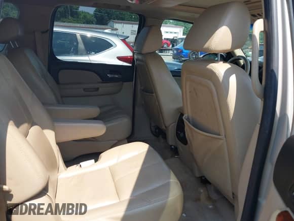 2007 Chevrolet Suburban LT с VIN 3GNFC16027G260735, выставлен на аукционе IAAI как лот 42584003 с пробегом 177 628 миль миль и . История ставок и продаж доступна на DreamBid. Изображение 8.