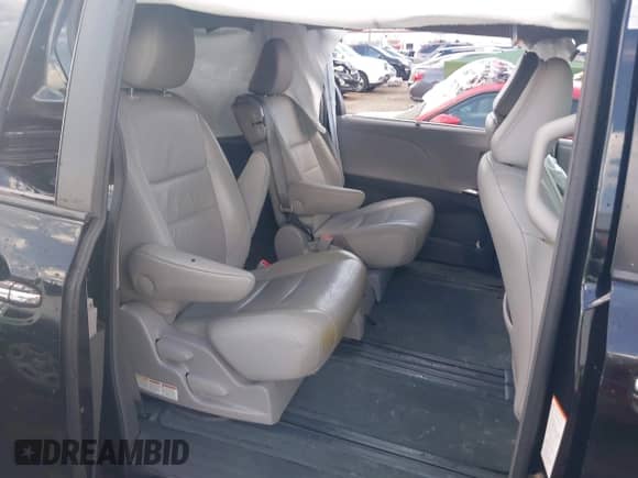 2017 Toyota Sienna XLE z VIN 5TDYZ3DC9HS834503, wystawiony jako IAAI lot #43266167 z przebiegiem 176 251 mil mil oraz . Historia ofert i sprzedaży dostępna na DreamBid. Obrazek 8.