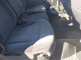 2000 Chevrolet Silverado 1500 z VIN 1GCEK14T2YE137496, wystawiony jako IAAI lot #43428621 z przebiegiem 174 871 mil mil oraz . Historia ofert i sprzedaży dostępna na DreamBid. Obrazek 5.