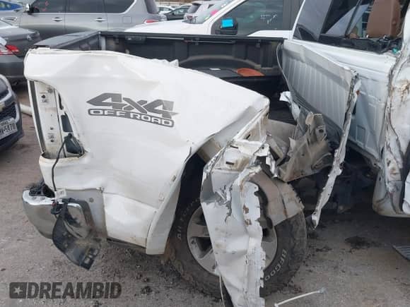 2021 Ram 1500 Laramie z VIN 1C6SRFJMXMN705990, wystawiony jako IAAI lot #41155618 z przebiegiem 89 518 mil mil oraz . Historia ofert i sprzedaży dostępna na DreamBid. Obrazek 18.