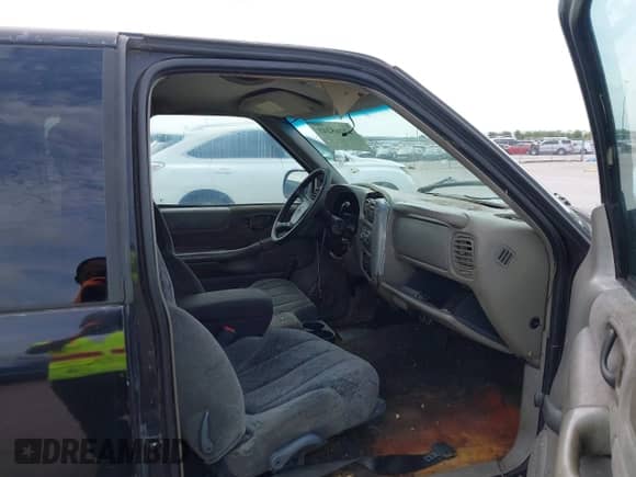 2001 Chevrolet S-10 LS with VIN 1GCCS195918197961, listed as a IAAI auction lot 42265243 with Not provided miles and . Bid and sale history available at DreamBid. Image 5.