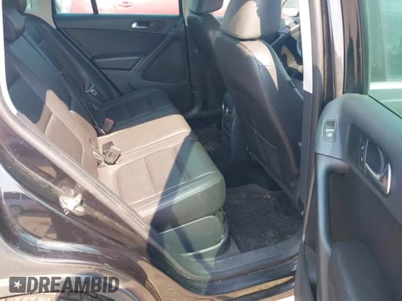 2012 Volkswagen Tiguan S с VIN WVGAV7AX9CW556248, выставлен на аукционе IAAI как лот 43128846 с пробегом 145 345 миль миль и . История ставок и продаж доступна на DreamBid. Изображение 8.