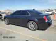 2017 Chrysler 300 Limited z VIN 2C3CCARG5HH586958, wystawiony jako Copart lot #81118765 z przebiegiem 131 895 mil mil oraz Szkoda całkowita • Salvage title. Historia ofert i sprzedaży dostępna na DreamBid. Obrazek 2.