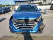 2017 Hyundai Tucson SE z VIN KM8J33A44HU468585, wystawiony jako Copart lot #69153215 z przebiegiem 62 346 mil mil oraz Szkoda całkowita • Salvage title. Historia ofert i sprzedaży dostępna na DreamBid. Obrazek 5.