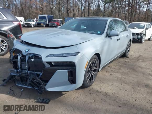 2023 BMW 7 Series 760i xDrive with VIN WBA33EJ06PCL84520, listed as a IAAI auction lot 41556566 with 20,617 mi miles and . Bid and sale history available at DreamBid. Image 2.