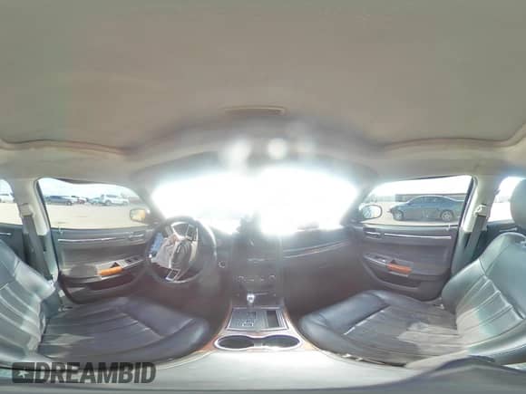 2010 Chrysler 300 C Hemi с VIN 2C3CA6CT7AH154175, выставлен на аукционе Copart как лот 55803785 с пробегом 171 451 миль миль и Списание • Salvage title. История ставок и продаж доступна на DreamBid. Изображение 15.