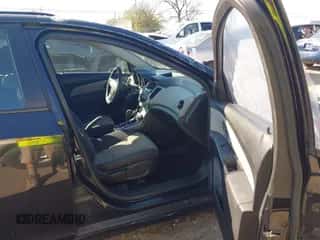 2013 Chevrolet Cruze LS z VIN 1G1PA5SH7D7181258, wystawiony jako IAAI lot #43444590 z przebiegiem 240 428 mil mil oraz . Historia ofert i sprzedaży dostępna na DreamBid. Obrazek 5.