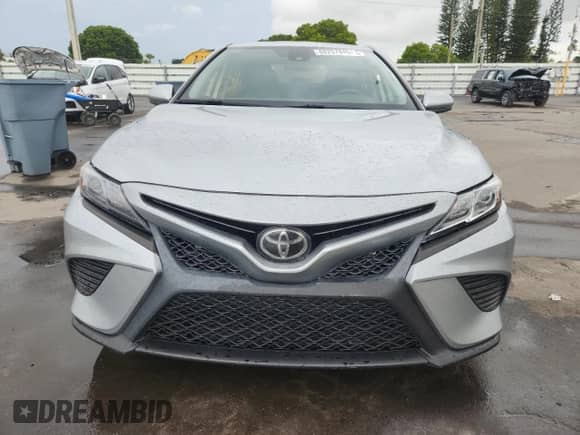 2020 Toyota Camry SE z VIN 4T1G11AK3LU509803, wystawiony jako Copart lot #68257845 z przebiegiem 36 942 mil mil oraz Szkoda całkowita • Salvage title. Historia ofert i sprzedaży dostępna na DreamBid. Obrazek 5.