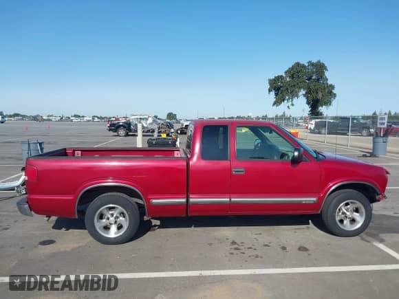 2000 Chevrolet S-10 LS с VIN 1GCCS19W1Y8240112, выставлен на аукционе IAAI как лот 42573609 с пробегом 41 810 миль миль и . История ставок и продаж доступна на DreamBid. Изображение 14.