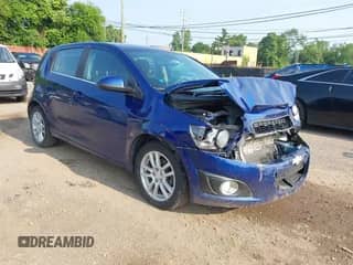 2013 Chevrolet Sonic LT с VIN 1G1JC6SH7D4151295, выставлен на аукционе IAAI как лот 42720410 с пробегом 93 965 миль миль и . История ставок и продаж доступна на DreamBid. Изображение 1.