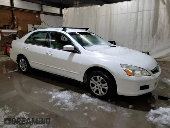 2006 Honda Accord LX z VIN 1HGCM55426A168527, wystawiony jako Copart lot #45121535 z przebiegiem Nie podano mil oraz Szkoda całkowita • Salvage title. Historia ofert i sprzedaży dostępna na DreamBid. Obrazek 4.
