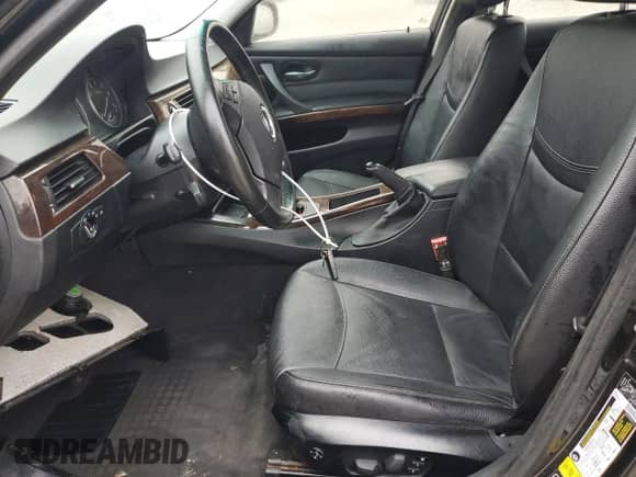 2011 BMW 3 Series 328i xDrive z VIN WBAPK5G56BNN27857, wystawiony jako Copart lot #90687725 z przebiegiem 140 913 mil mil oraz Czysty tytuł • Clean title. Historia ofert i sprzedaży dostępna na DreamBid. Obrazek 7.