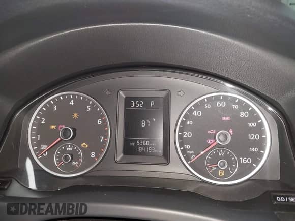 2011 Volkswagen Tiguan S с VIN WVGAV7AX3BW527164, выставлен на аукционе IAAI как лот 43122004 с пробегом 184 193 миль миль и . История ставок и продаж доступна на DreamBid. Изображение 7.