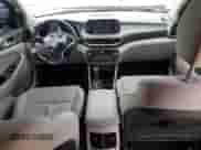 2020 Hyundai Tucson Sport z VIN KM8J3CALXLU102467, wystawiony jako Copart lot #62827405 z przebiegiem Nie podano mil oraz Nie do naprawy • Non repairable. Historia ofert i sprzedaży dostępna na DreamBid. Obrazek 8.