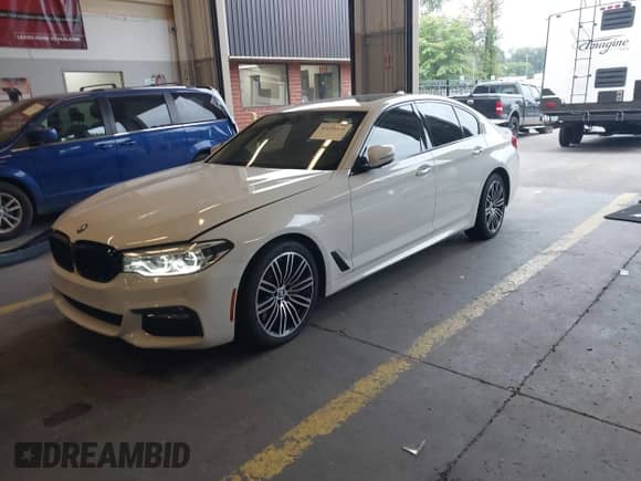 2018 BMW 5 Series 540i xDrive с VIN WBAJE7C57JG892405, выставлен на аукционе IAAI как лот 43156431 с пробегом 74 598 миль миль и . История ставок и продаж доступна на DreamBid. Изображение 17.