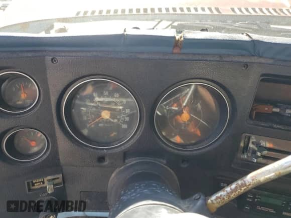 1976 Chevrolet Silverado 1500 z VIN CCV146B170489, wystawiony jako Copart lot #75365924 z przebiegiem 92 718 mil mil oraz Nie do naprawy • Non repairable. Historia ofert i sprzedaży dostępna na DreamBid. Obrazek 9.