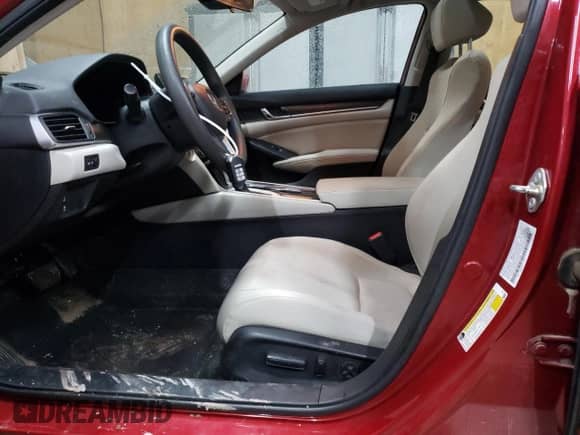 2018 Honda Accord EX z VIN 1HGCV1F46JA132739, wystawiony jako Copart lot #82688465 z przebiegiem 165 953 mil mil oraz Czysty tytuł • Clean title. Historia ofert i sprzedaży dostępna na DreamBid. Obrazek 7.