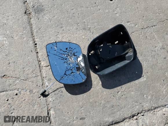 2018 Toyota Sienna XLE with VIN 5TDDZ3DC2JS205914, listed as a Copart auction lot 63795705 with 127,778 mi miles and Salvage title. Bid and sale history available at DreamBid. Image 13.