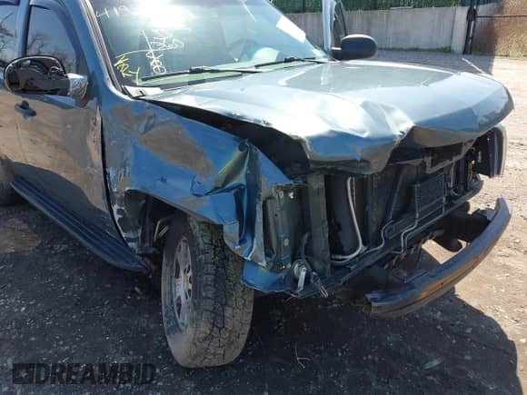 2009 Chevrolet Tahoe LS z VIN 1GNFC13099R196717, wystawiony jako IAAI lot #41970942 z przebiegiem 236 453 mil mil oraz . Historia ofert i sprzedaży dostępna na DreamBid. Obrazek 6.