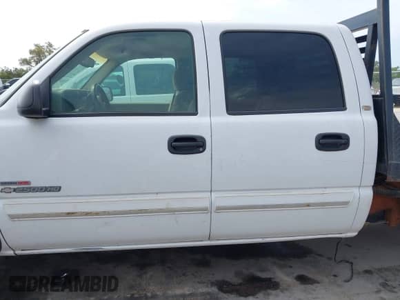 2003 Chevrolet Silverado 2500HD LS z VIN 1GCHK23193F126937, wystawiony jako IAAI lot #41893874 z przebiegiem 260 432 mil mil oraz . Historia ofert i sprzedaży dostępna na DreamBid. Obrazek 14.