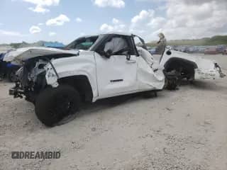 2024 Toyota Tundra SR5 z VIN 5TFLA5DB1RX201428, wystawiony jako Copart lot #69422555 z przebiegiem 15 567 mil mil oraz Nie do naprawy • Non repairable. Historia ofert i sprzedaży dostępna na DreamBid. Obrazek 1.