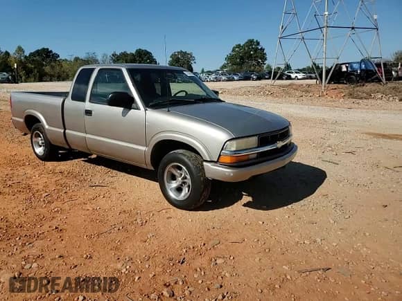 2001 Chevrolet S-10 LS with VIN 1GCCS19W81K141960, listed as a Copart auction lot 87395455 with 254,364 mi miles and Salvage title. Bid and sale history available at DreamBid. Image 13.