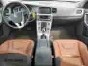 2018 Volvo S60 Inscription Platinum z VIN LYV402TM9JB170194, wystawiony jako Copart lot #60866295 z przebiegiem 42 962 mil mil oraz Szkoda całkowita • Salvage title. Historia ofert i sprzedaży dostępna na DreamBid. Obrazek 8.