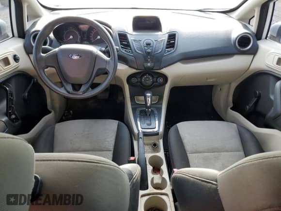 2013 Ford Fiesta S z VIN 3FADP4TJ1DM215310, wystawiony jako Copart lot #68941235 z przebiegiem 132 592 mil mil oraz Czysty tytuł • Clean title. Historia ofert i sprzedaży dostępna na DreamBid. Obrazek 8.
