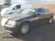 2012 Chrysler 300 с VIN 2C3CCAAG4CH216962, выставлен на аукционе Copart как лот 86149005 с пробегом 163 017 миль миль и Списание • Salvage title. История ставок и продаж доступна на DreamBid. Изображение 1.