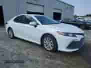 2023 Toyota Camry LE z VIN 4T1C11AK8PU827730, wystawiony jako Copart lot #70106645 z przebiegiem Nie podano mil oraz Czysty tytuł • Clean title. Historia ofert i sprzedaży dostępna na DreamBid. Obrazek 4.