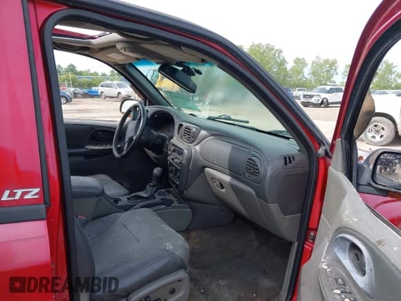 2002 Chevrolet TrailBlazer LS with VIN 1GNDT13S622184578, listed as a IAAI auction lot 42308912 with 218,886 mi miles and . Bid and sale history available at DreamBid. Image 5.