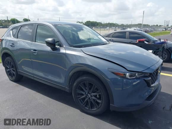 2023 Mazda CX-5 S Carbon Edition z VIN JM3KFBCM6P0171807, wystawiony jako IAAI lot #42450088 z przebiegiem 40 146 mil mil oraz . Historia ofert i sprzedaży dostępna na DreamBid. Obrazek 1.