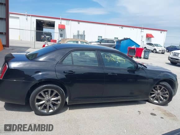 2014 Chrysler 300 S with VIN 2C3CCAGG1EH229243, listed as a IAAI auction lot 42867694 with 171,027 mi miles and . Bid and sale history available at DreamBid. Image 13.