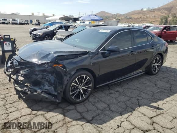 2019 Toyota Camry SE z VIN 4T1B11HK3KU166036, wystawiony jako Copart lot #83827125 z przebiegiem 131 811 mil mil oraz Szkoda całkowita • Salvage title. Historia ofert i sprzedaży dostępna na DreamBid. Obrazek 1.