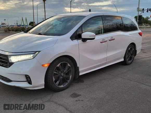 2022 Honda Odyssey Elite z VIN 5FNRL6H92NB003138, wystawiony jako Copart lot #86850785 z przebiegiem 61 156 mil mil oraz Czysty tytuł • Clean title. Historia ofert i sprzedaży dostępna na DreamBid. Obrazek 2.