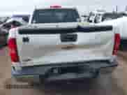 2011 Chevrolet Silverado 1500 LT z VIN 3GCPKSE38BG358968, wystawiony jako IAAI lot #43393436 z przebiegiem 187 947 mil mil oraz . Historia ofert i sprzedaży dostępna na DreamBid. Obrazek 6.