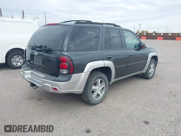 2005 Chevrolet TrailBlazer LS with VIN 1GNDT13S352308441, listed as a IAAI auction lot 43378864 with 189,574 mi miles and . Bid and sale history available at DreamBid. Image 4.