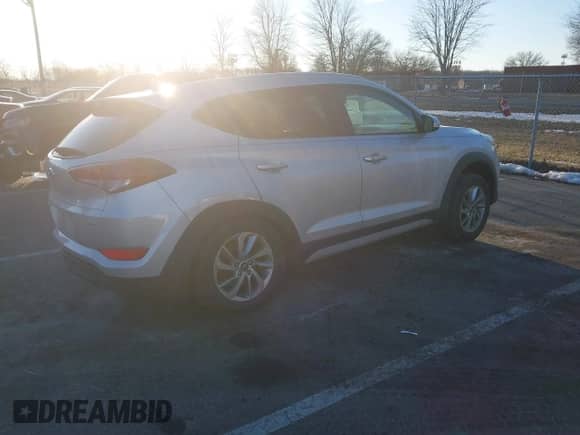 2018 Hyundai Tucson SEL z VIN KM8J3CA48JU762268, wystawiony jako IAAI lot #41304445 z przebiegiem 71 958 mil mil oraz . Historia ofert i sprzedaży dostępna na DreamBid. Obrazek 4.