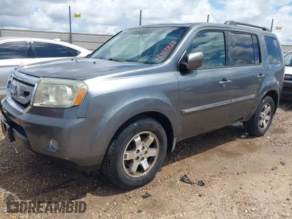 2010 Honda Pilot Touring with VIN 5FNYF3H9XAB008986, listed as a IAAI auction lot 42488828 with 126,662 mi miles and . Bid and sale history available at DreamBid. Image 2.