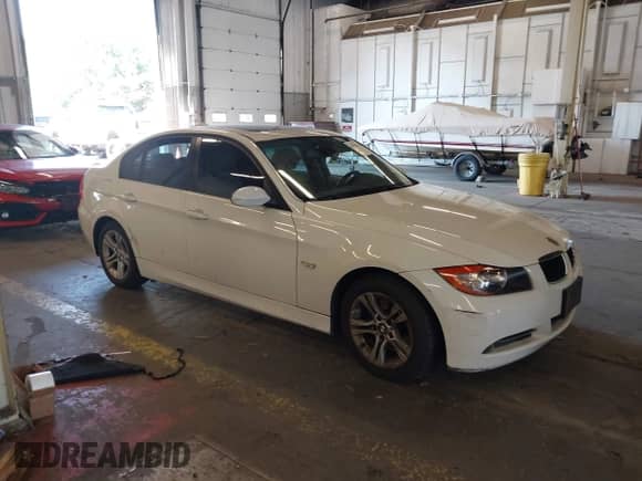 2008 BMW 3 Series 328i с VIN WBAVA37598NL19821, выставлен на аукционе IAAI как лот 43263627 с пробегом 165 811 миль миль и . История ставок и продаж доступна на DreamBid. Изображение 1.