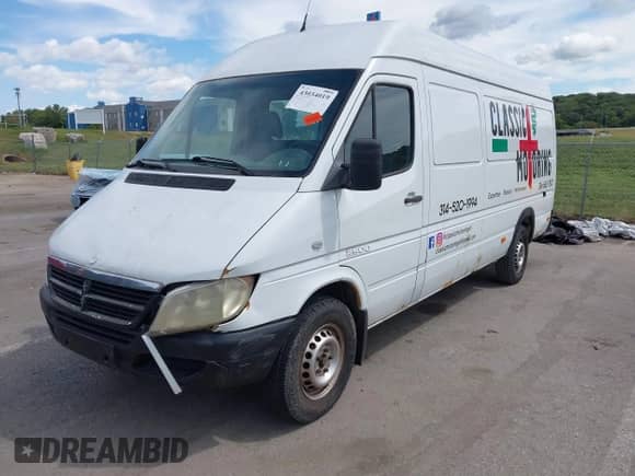 2003 Dodge Sprinter z VIN WD2YD742435496387, wystawiony jako IAAI lot #43034019 z przebiegiem 439 371 mil mil oraz . Historia ofert i sprzedaży dostępna na DreamBid. Obrazek 18.