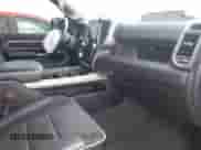 2023 Ram 1500 Laramie z VIN 1C6SRFJT8PN601462, wystawiony jako IAAI lot #42602159 z przebiegiem 52 107 mil mil oraz . Historia ofert i sprzedaży dostępna na DreamBid. Obrazek 5.