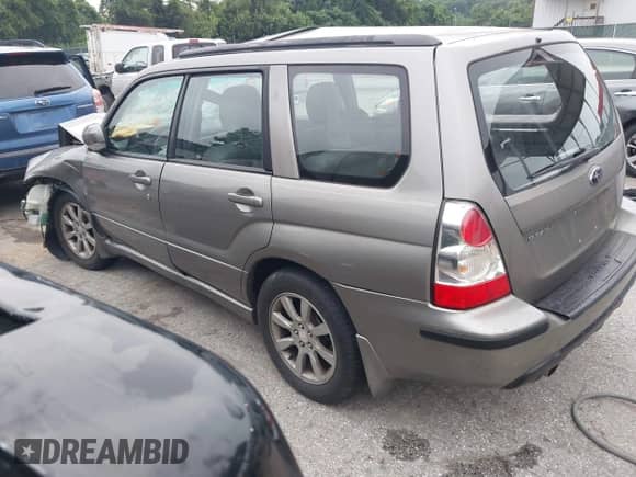 2006 Subaru Forester X with VIN JF1SG656X6H723701, listed as a IAAI auction lot 42603600 with 186,394 mi miles and . Bid and sale history available at DreamBid. Image 3.