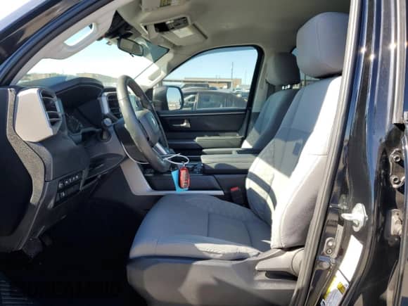 2023 Toyota Tundra SR5 с VIN 5TFLA5DA4PX060777, выставлен на аукционе Copart как лот 42047755 с пробегом 28 939 миль миль и Списание • Salvage title. История ставок и продаж доступна на DreamBid. Изображение 7.