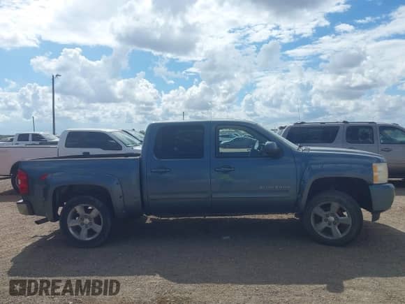 2011 Chevrolet Silverado 1500 LT с VIN 3GCPKSE35BG369751, выставлен на аукционе IAAI как лот 43426023 с пробегом 201 500 миль миль и . История ставок и продаж доступна на DreamBid. Изображение 13.
