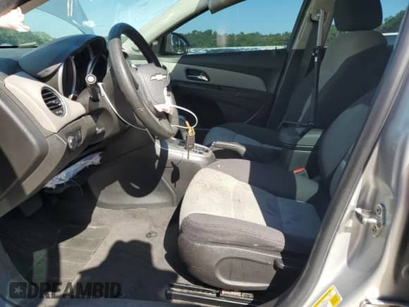 2015 Chevrolet Cruze LS z VIN 1G1PA5SH6F7134726, wystawiony jako Copart lot #71026295 z przebiegiem 128 580 mil mil oraz Szkoda całkowita • Salvage title. Historia ofert i sprzedaży dostępna na DreamBid. Obrazek 7.