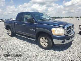 2006 Dodge 1500 Laramie z VIN 1D7HA182X6S638982, wystawiony jako Copart lot #71055595 z przebiegiem 127 505 mil mil oraz Czysty tytuł • Clean title. Historia ofert i sprzedaży dostępna na DreamBid. Obrazek 4.