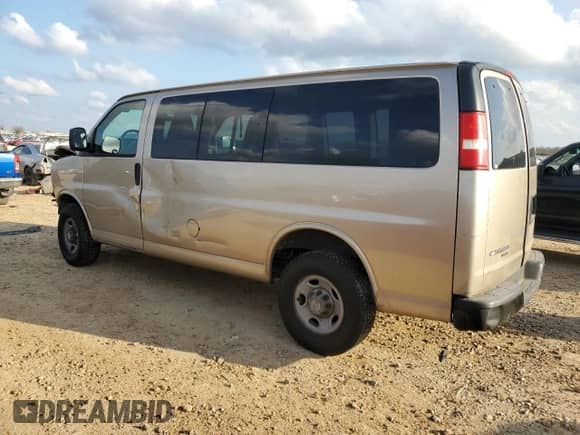 2007 Chevrolet Express Passenger с VIN 1GAHG35U571253808, выставлен на аукционе Copart как лот 43830975 с пробегом 228 267 миль миль и Списание • Salvage title. История ставок и продаж доступна на DreamBid. Изображение 2.