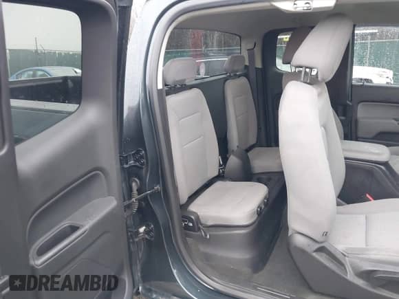 2018 Chevrolet Colorado 4WD Work Truck z VIN 1GCHTBEN2J1224781, wystawiony jako IAAI lot #41695573 z przebiegiem 51 006 mil mil oraz . Historia ofert i sprzedaży dostępna na DreamBid. Obrazek 8.